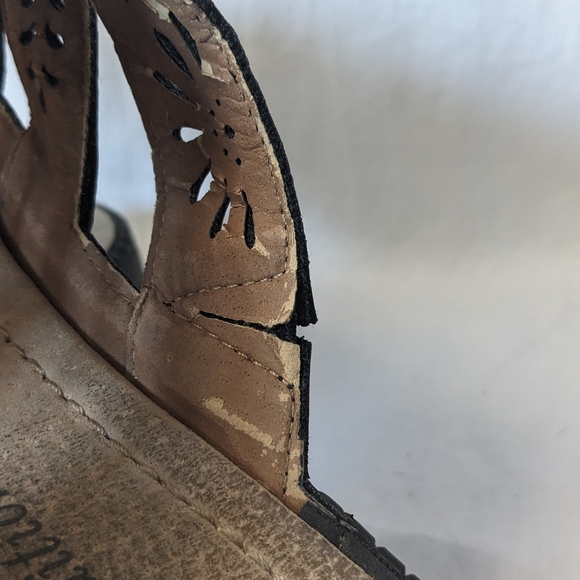 Classic Editions Black Sandals With Cutouts Size 10 - Picture 9 of 10